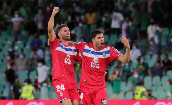 皇馬逆轉勁旅登頂西甲積分榜！本澤馬傳射建功 西班牙人武磊登場