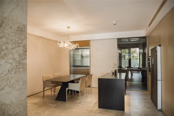 一樓帶60㎡院子的3居室，翻新改造後，效果不輸別墅