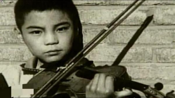 屠洪剛的兒子屠芮葆：9歲時母親離世，他在繼母方舒眼裡一夜長大