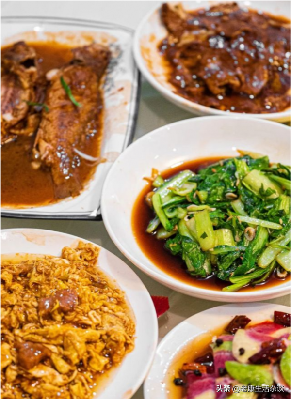 藏在法源寺附近的衚衕餐廳，店名寫著商店，卻一直開了好多年