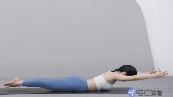 購物節優惠算到崩潰，來組提神醒腦的瑜伽體式吧