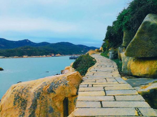 廣東人少景美的鑽石沙灘，被譽“小馬代”，年均溫20度適合過冬