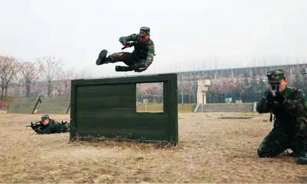 這個兵教員不一般！