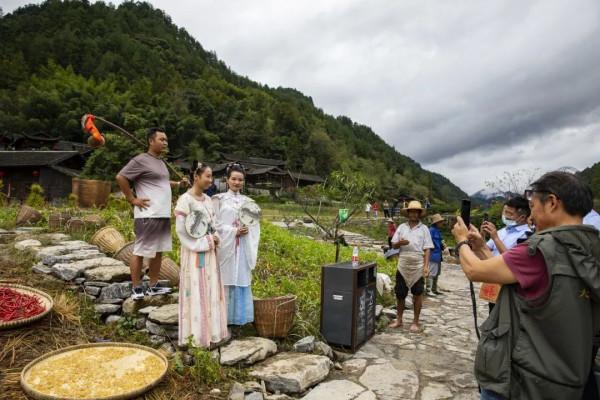 年味依舊濃！彭家寨旅遊景區邀您歡天喜地鬧元宵！