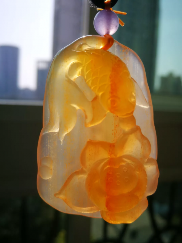 木頭居然能變成玉石！還標價10億人民幣？