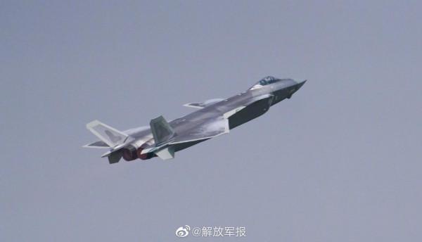 殲-20高畫質大片 帥出天際