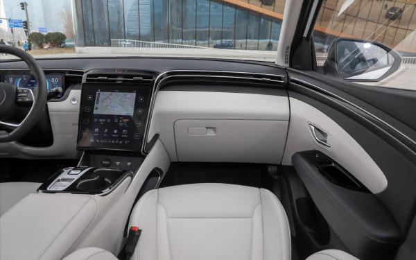 第五代途勝L玩大了,軸距有2.7米,配十佳引擎,頂配不到21萬 第五代途勝L玩大了,軸距有2.7米,配十佳引擎,頂配不到21萬