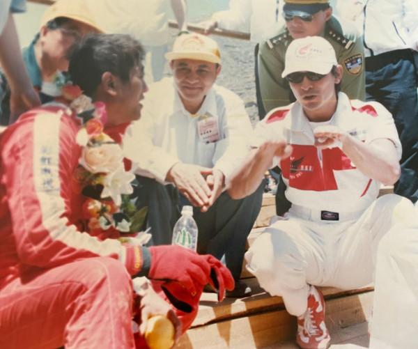 飛躍黃河的柯受良，50歲去世後，為何200多位明星為他籌款下葬？