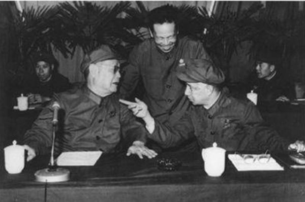 1980年粟裕親授錦囊妙計,改變中國的國防戰略,鄧小平親自到場決策