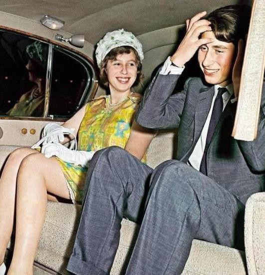 查爾斯也有柔情的一面:4歲託著妹妹爬窗戶,70歲還幫她整理帽子 查爾斯也有柔情的一面:4歲託著妹妹爬窗戶,70歲還幫她整理帽子