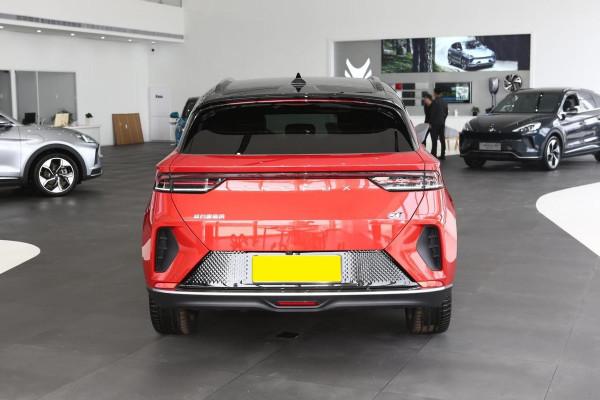 24.19萬起，滿電續航653km，四塊大屏+矩陣大燈，實拍極狐阿爾法T