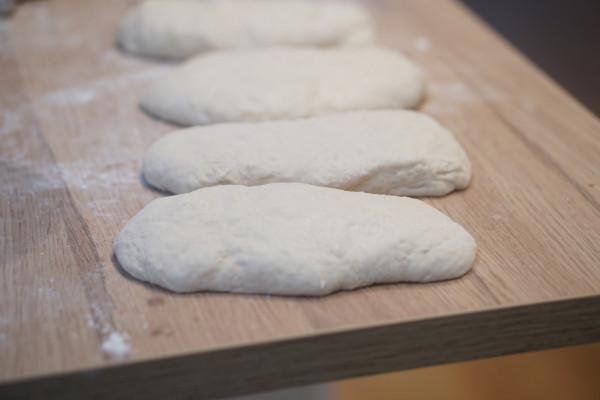 總吃甜麵包，換一種口味，試試這個無油無糖的法棍麵包