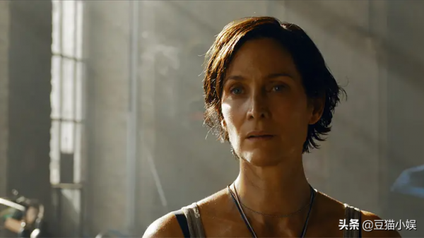 什麼是困住尼歐的「母體」？拉娜在內容創新時，也不忘懷舊因素