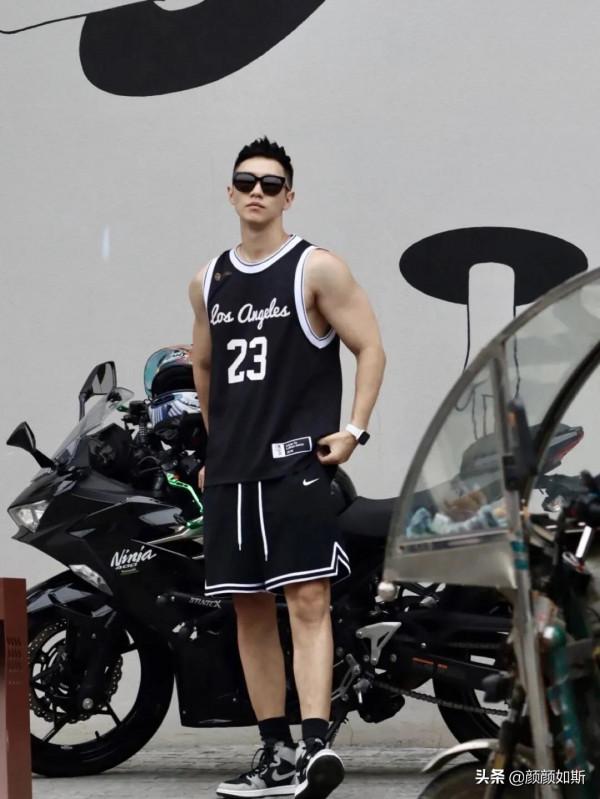 陽光男孩的健身與日常