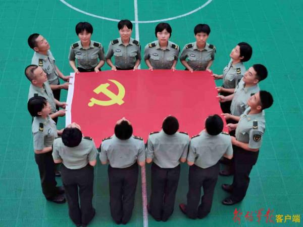 銀線纏繞的青春：通訊兵的365天