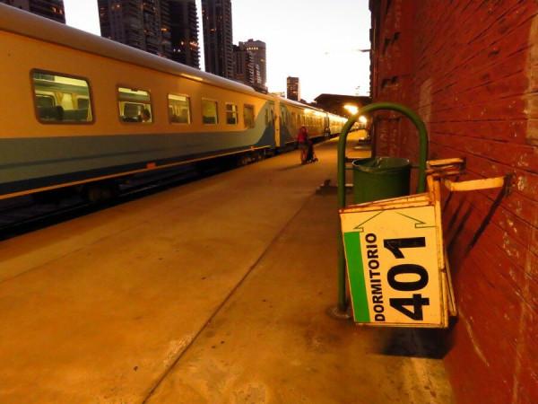 帶著車輪的聲音在阿根廷乘火車旅行。緩慢但浪漫 帶著車輪的聲音在阿根廷乘火車旅行。緩慢但浪漫