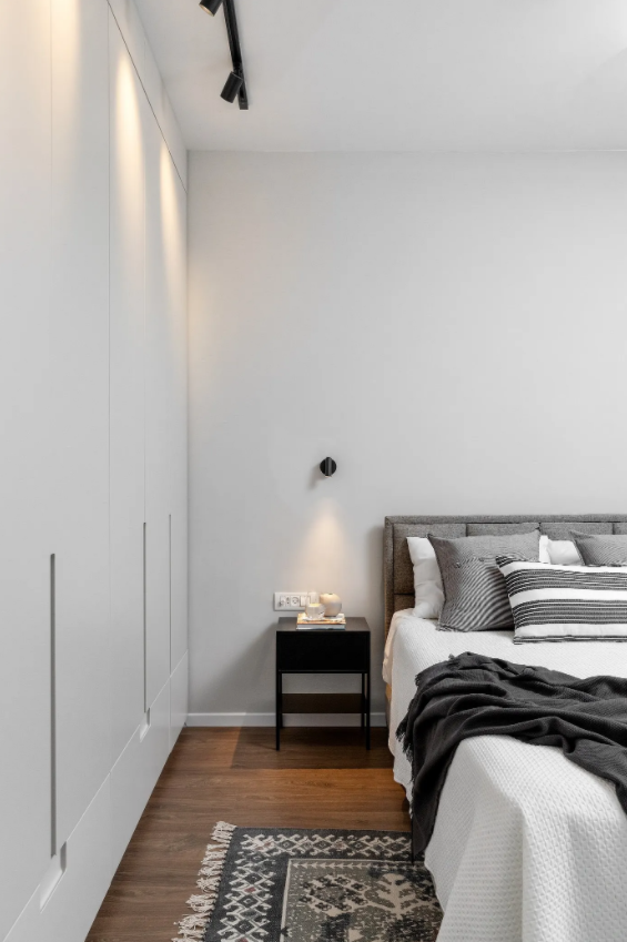 E裝平臺｜以色列Herzliya的現代公寓，黑白灰現代家居