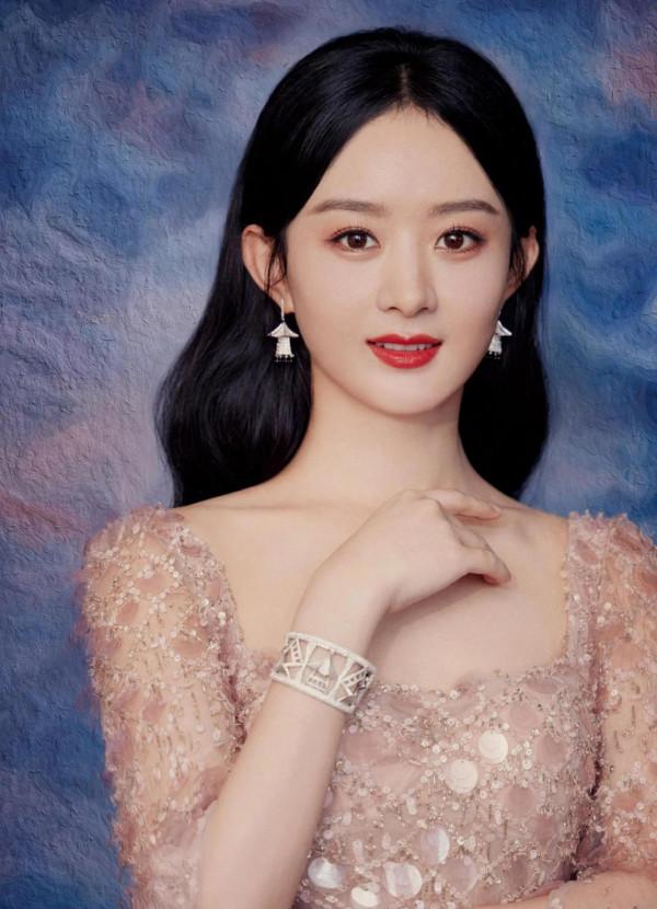 晚會臺下的趙麗穎 專心看節目的穎寶好美