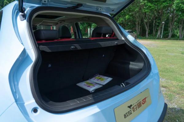 試駕尤拉好貓GT，好看又好開，殺手鐧真不少