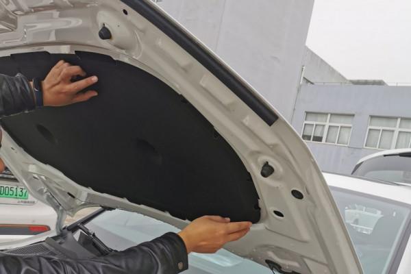 自己動手不求人，斯柯達柯珞克動手加裝發動機蓋隔音毯！