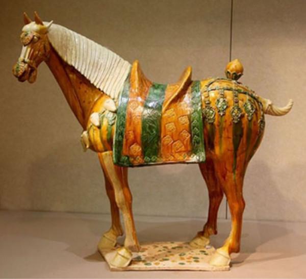 古玩珍品唐三彩,千萬不要擺放在家中!鑑賞即可,免犯大忌 古玩珍品唐三彩,千萬不要擺放在家中!鑑賞即可,免犯大忌