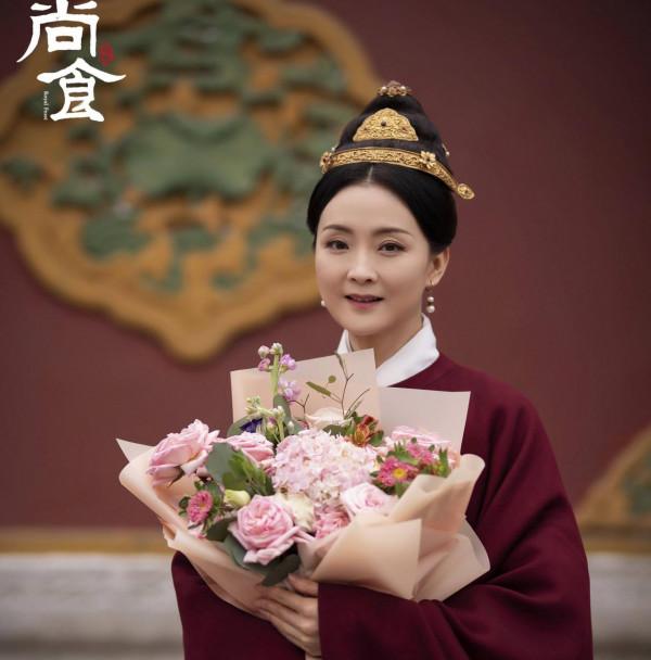 王豔不當闊太，復出演“王楚然”的媽！看23年前劇照還真長得像