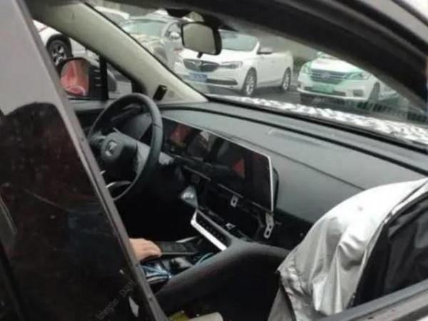 思域接招吧!長安UNI轎跑實車曝光,大溜背+自適應尾翼不簡單 思域接招吧!長安UNI轎跑實車曝光,大溜背+自適應尾翼不簡單