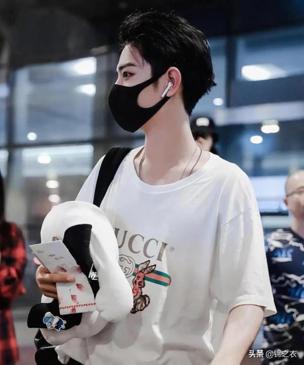 肖戰的機場穿搭，這個真的是我心中所有造型的top1