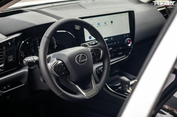 試駕全新雷克薩斯NX，電氣化成為主角，但這價格需要勇氣？