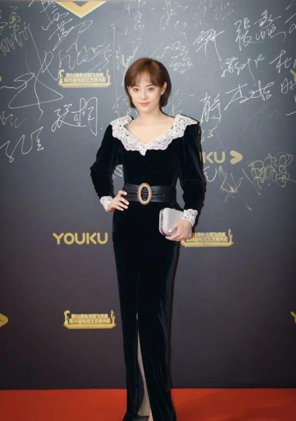 孫儷這回風格大變，穿彩虹上衣配短褲亮相，就她能穿出高階感