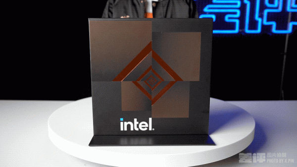 為了12代英特爾踩爆的牙膏管,我們組了臺貴到懶得算的主機 為了12代英特爾踩爆的牙膏管,我們組了臺貴到懶得算的主機