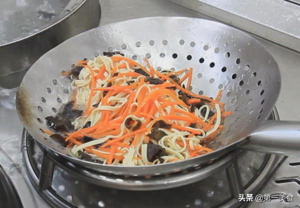 飯店的涼拌豆腐皮為啥好吃,廚師長分享其中的技巧,香辣清脆 飯店的涼拌豆腐皮為啥好吃,廚師長分享其中的技巧,香辣清脆