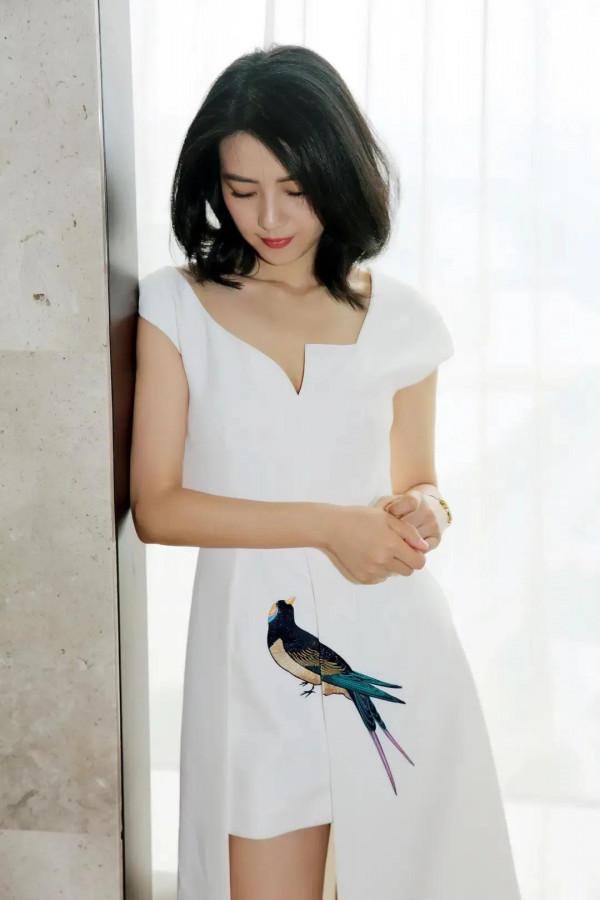 頂級典雅女神高圓圓，超凡脫俗的美麗、若即若離的青澀