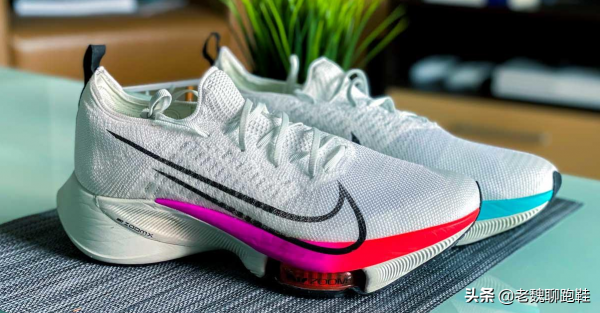 碳板跑鞋到底值不值得買？親測10雙，我給出了這些答案