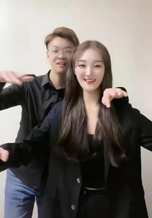 陳亞楠帶領一家人做直播，沒有大衣哥的名氣你算什麼