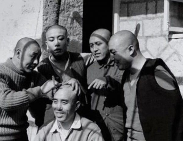 無法重拍瞬間：擁抱張國榮的全智賢，路邊啃甘蔗的李小龍