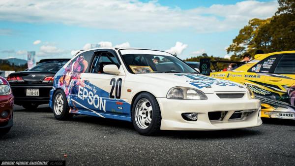 把你貼到車上是我愛的表達，歡迎來到痛車天國（上）