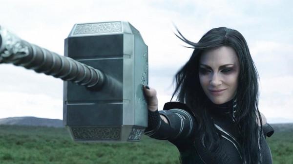 飆車剃頭耍帥，全球十大人間扳手，女人帥起來比男人還狠