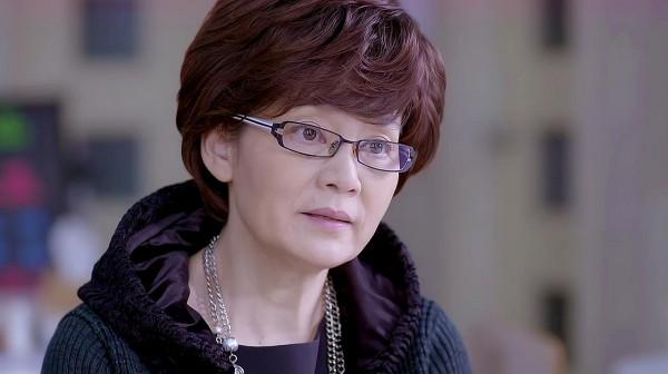 潘虹：24歲嫁人，28歲爆紅，66歲未婚無子，後悔沒守住前夫