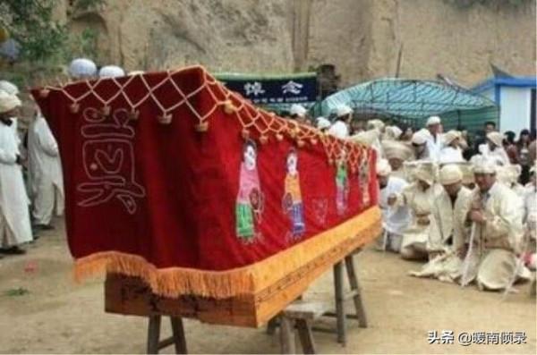 人死後為什麼要穿“壽衣”,這並不是迷信,有一定科學道理 人死後為什麼要穿“壽衣”,這並不是迷信,有一定科學道理