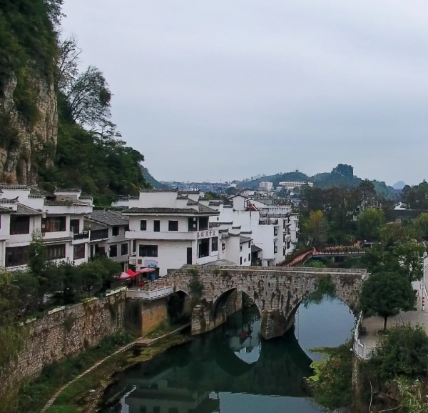 不用出遠門！貴州有個秘境溫泉，滿滿東南亞風情