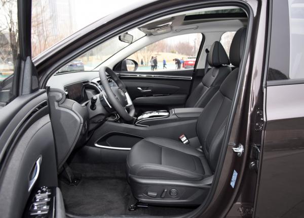 第五代途勝L,除了燈光漂亮,動力也拔尖,跑山路不飄 第五代途勝L,除了燈光漂亮,動力也拔尖,跑山路不飄