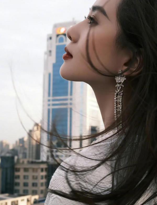 劉詩詩天台大片 這個畫風絕了