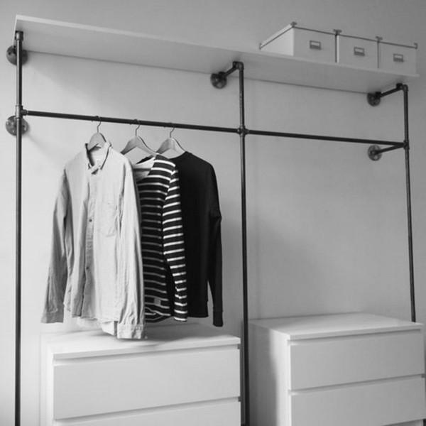 床對面空著浪費,定製一排衣櫃,儲物量大,連衣帽間都可以不要了 床對面空著浪費,定製一排衣櫃,儲物量大,連衣帽間都可以不要了