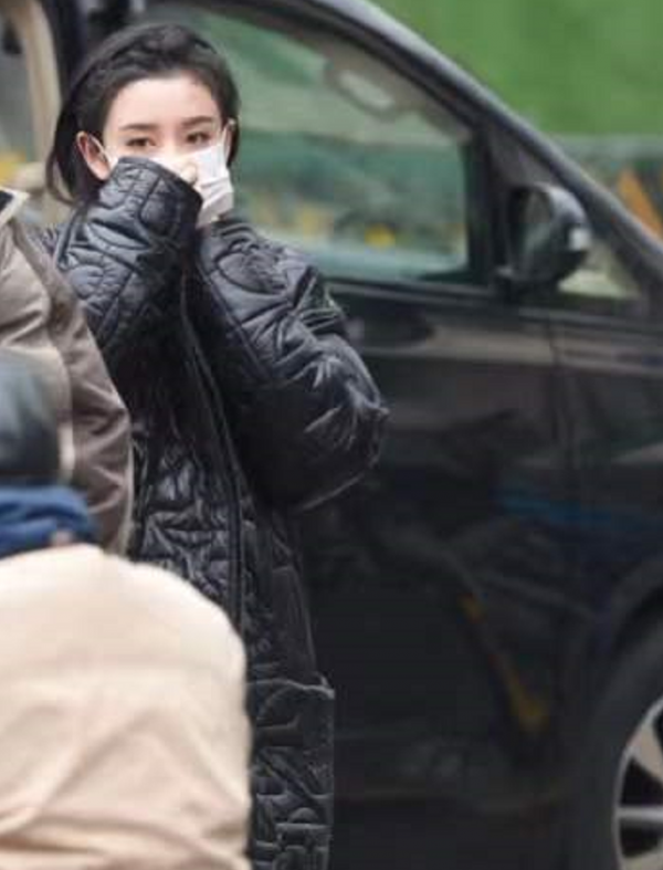 春晚私服比拼：趙麗穎千元夾克可愛減齡，張小斐萬元大衣輸給宋茜