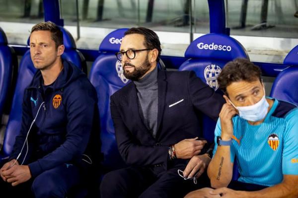 從0-2到4-3！歐冠前亞軍絕境爆發，15天連贏3場，巴薩變第8