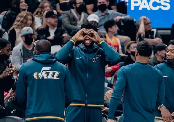 火箭34分慘敗，施羅德首秀4分！米切爾帶隊五連勝，戈貝爾被驅逐