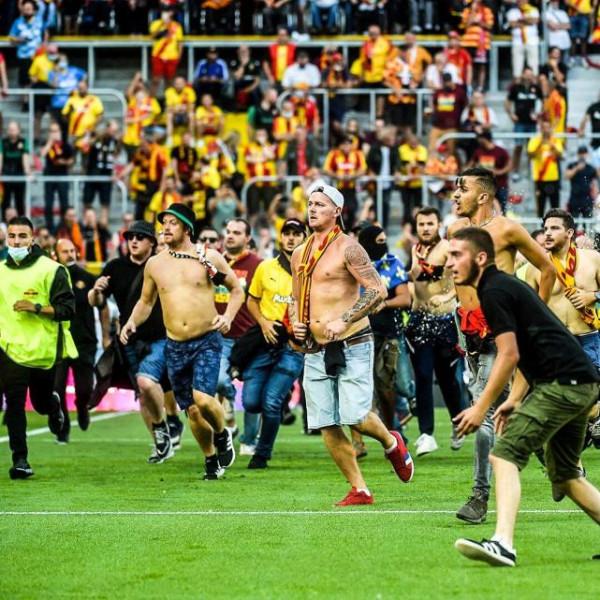 28天第二次!法甲又現大規模衝突,數百球迷入場群毆,兩人受傷 28天第二次!法甲又現大規模衝突,數百球迷入場群毆,兩人受傷