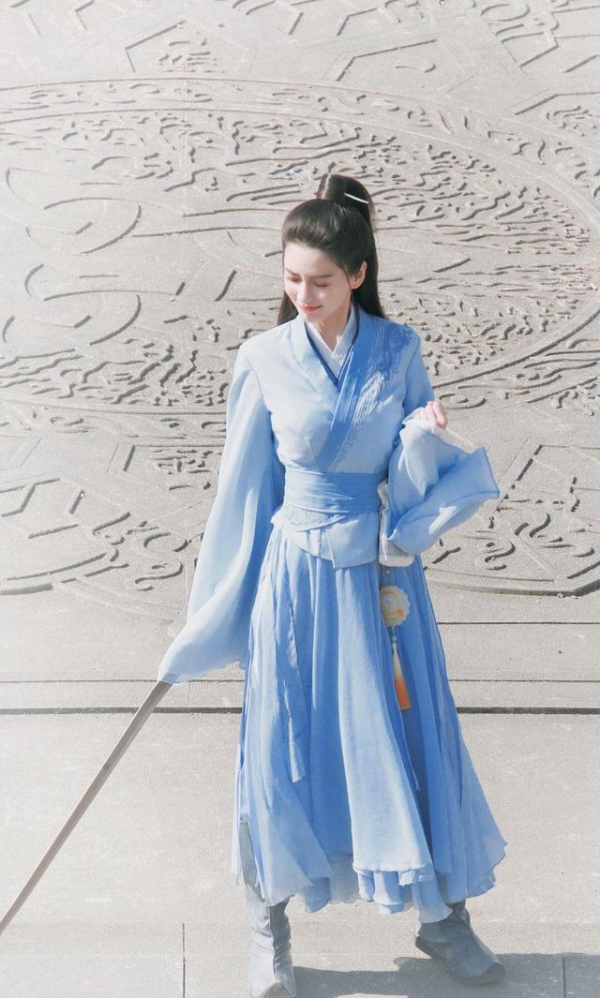 從用假馬到直接騎人、打戲無力全靠特效，流量演員拍戲錢太好掙