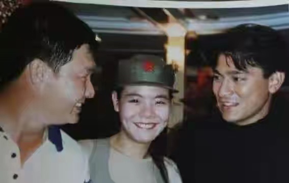 1999年，《說唱臉譜》謝津從23樓跳下，是備受打擊還是另有隱情？